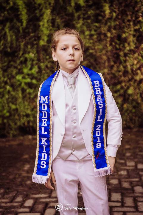 editorial de moda, vestido, noiva vestido de noiva - casa donaire - fotografo - curitiba - fotografo de casamento - noivas - debutantes - festas - vídeo - cinegrafista -  estudio beto monteiro - feira noivas curitibanas - 2019 - terno de noivo'