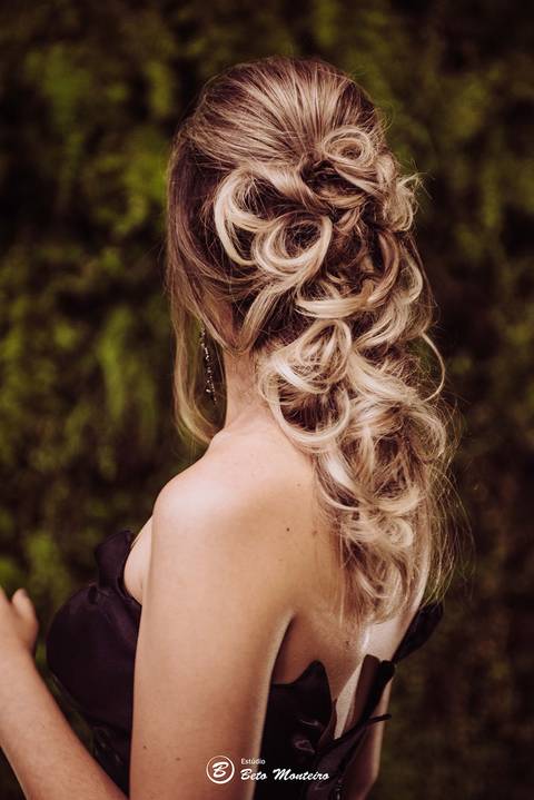 editorial de moda, vestido, noiva vestido de noiva - casa donaire - fotografo - curitiba - fotografo de casamento - noivas - debutantes - festas - vídeo - cinegrafista -  estudio beto monteiro - feira noivas curitibanas - 2019 - terno de noivo'