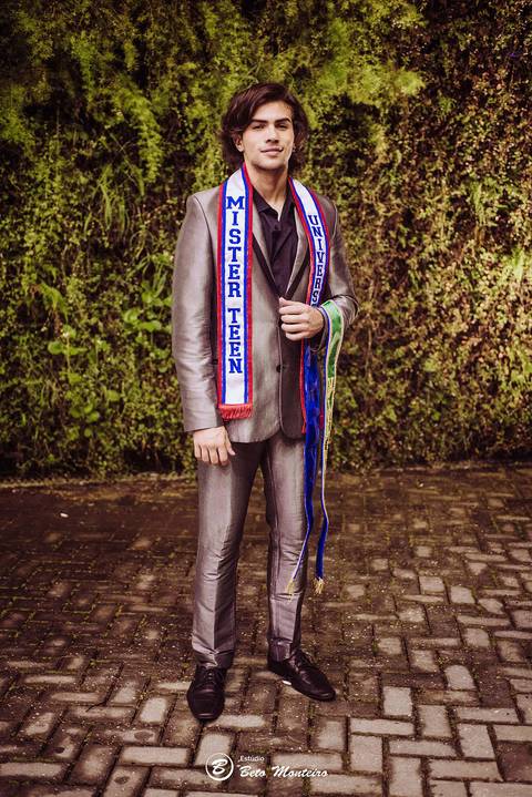 editorial de moda, vestido, noiva vestido de noiva - casa donaire - fotografo - curitiba - fotografo de casamento - noivas - debutantes - festas - vídeo - cinegrafista -  estudio beto monteiro - feira noivas curitibanas - 2019 - terno de noivo'