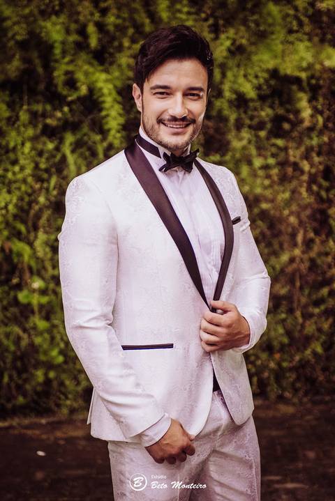 editorial de moda, vestido, noiva vestido de noiva - casa donaire - fotografo - curitiba - fotografo de casamento - noivas - debutantes - festas - vídeo - cinegrafista -  estudio beto monteiro - feira noivas curitibanas - 2019 - terno de noivo'