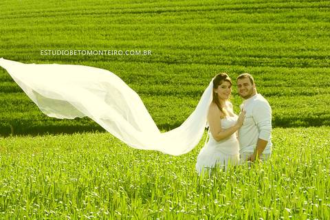 Book Pré-Casamento - Book Pré-wedding - Trash the dress - Book de casal - Sessão de noivos - Save the date - Estúdio Beto Monteiro - Curitiba'