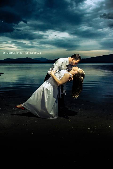 Book Pré-Casamento - Book Pré-wedding - Trash the dress - Book de casal - Sessão de noivos - Save the date - Estúdio Beto Monteiro - Curitiba'