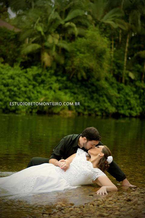 Book Pré-Casamento - Book Pré-wedding - Trash the dress - Book de casal - Sessão de noivos - Save the date - Estúdio Beto Monteiro - Curitiba'