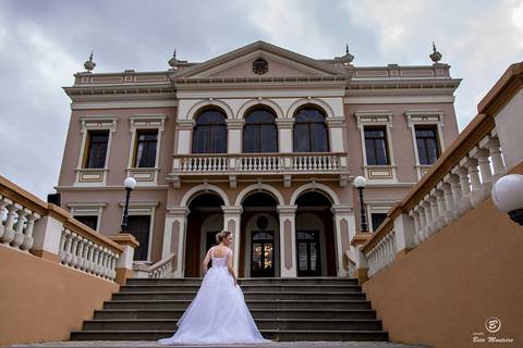 Book Pré-Casamento - Book Pré-wedding - Trash the dress - Book de casal - Sessão de noivos - Save the date - Estúdio Beto Monteiro - Curitiba - palacio garibaldi'