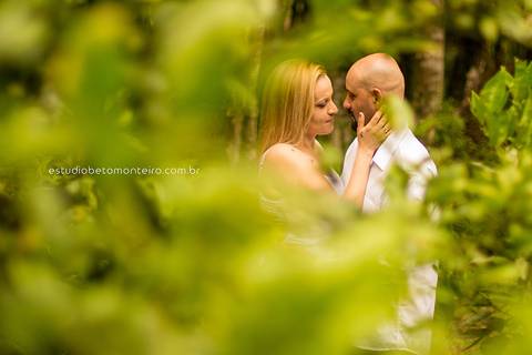 Book Pré-Casamento - Book Pré-wedding - Trash the dress - Book de casal - Sessão de noivos - Save the date - Estúdio Beto Monteiro - Curitiba'