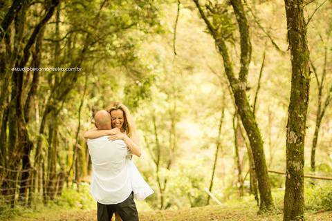 Book Pré-Casamento - Book Pré-wedding - Trash the dress - Book de casal - Sessão de noivos - Save the date - Estúdio Beto Monteiro - Curitiba'