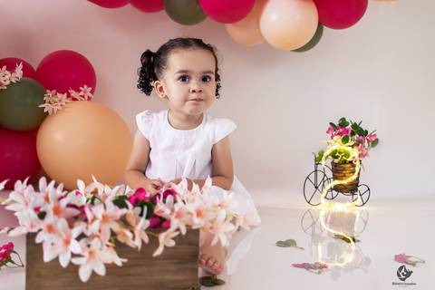 Ensaio menina smash the cake, masha e o urso, fotografado por Helenice Gonçalves Fotografia.'