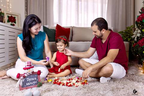 Ensaio Natal; ensaio familia; fotografia de Natal; fotografia de familia Brasília DF; fotos natal em família DF; Retrato em estúdio Natal por Helenice Gonçalves Fotografia;'