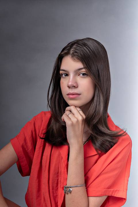 retratos femininos em estudio por helenice gonçalves fotografia, ensaio feminino em brasilia, ensaio estudio de fotografia em brasilia'