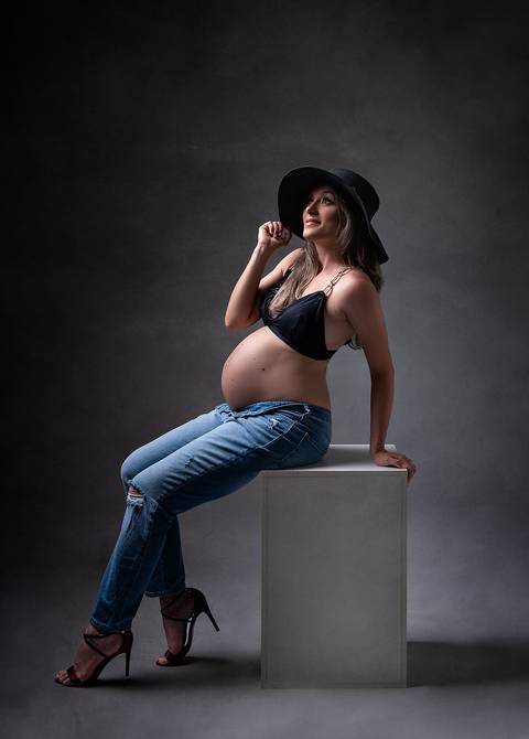 foto de gestante em estúdio, fotografia gestante brasilia df, fotografa de gestante em brasilia df, retrato em estudio de gestante por helenice gon'