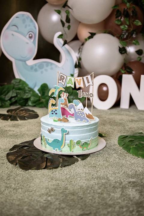 ensaio smash the cake, ensaio brasilia tema dino baby, ensaio smash the cake menino dino baby em estudio por Helenice'