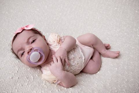 ensaio new born de menina com 16 dias'