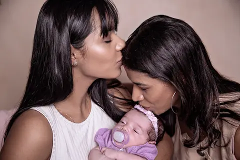 foto new born com a vovo'