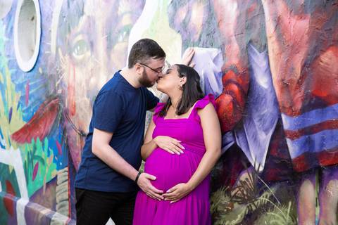 ensaio gestabnte por helenice gonçalves fotografia em viela das lavadeira em embu das artes'