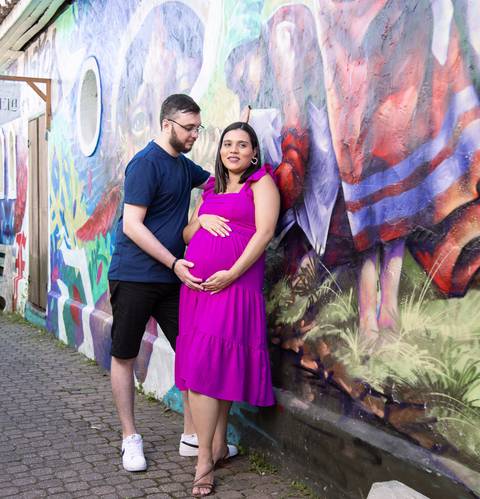 ensio gestante em viela das lavadeira em embu das artes'