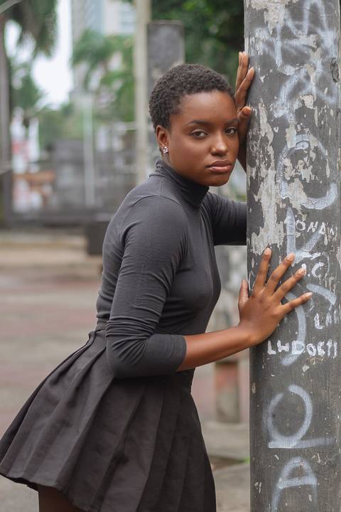 Ensaio fotográfico urbano, mulher negra, ensaio de moda - via light'