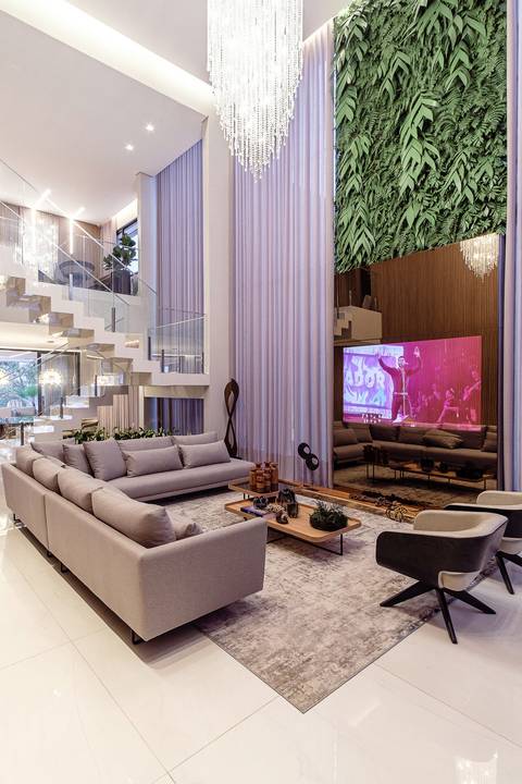 sala grande com pé direito duplo'