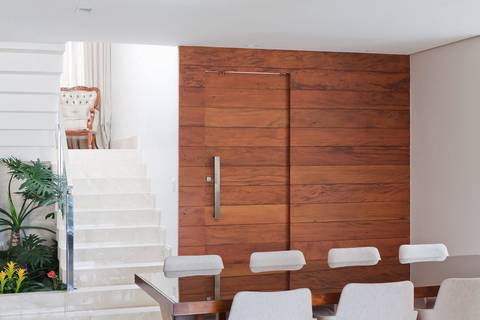 porta em madeira de demolição diego rocha fotografo fotografia de arquitetura e ambiente bh belo horizonte'