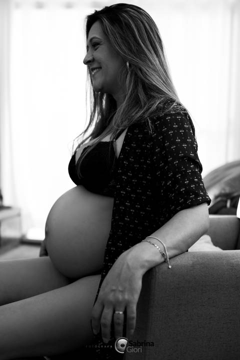 Ensaio fotográfico de gestante na residência da cliente '