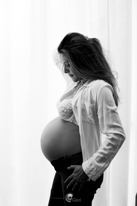 Ensaio fotográfico de gestante na residência da cliente '