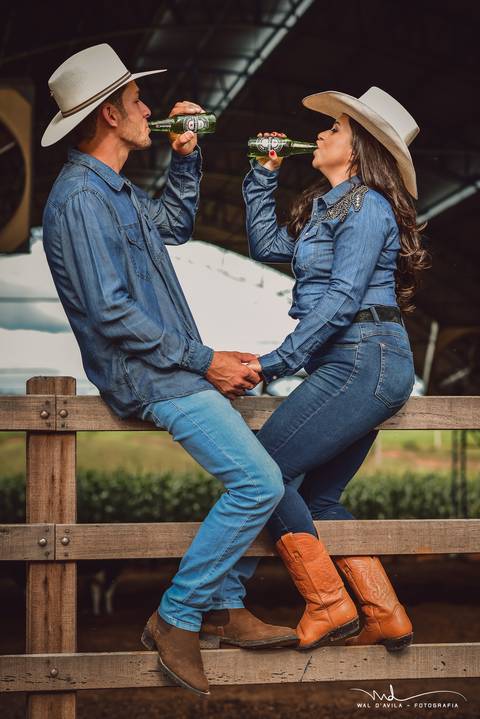casal-country-vacas-milho'