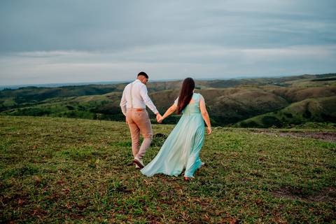 pre-wedding-laura-e-paulo-roberto-serra-do-salitre-waldavilafotografia-carmodoparanaiba
-casalmontanha-casalfogueira-casalflores-casalbicicleta'