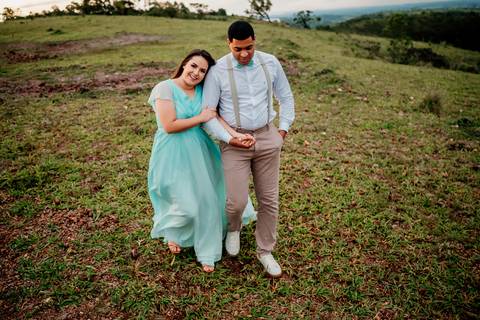 pre-wedding-laura-e-paulo-roberto-serra-do-salitre-waldavilafotografia-carmodoparanaiba
-casalmontanha-casalfogueira-casalflores-casalbicicleta'