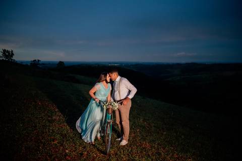 pre-wedding-laura-e-paulo-roberto-serra-do-salitre-waldavilafotografia-carmodoparanaiba
-casalmontanha-casalfogueira-casalflores-casalbicicleta'