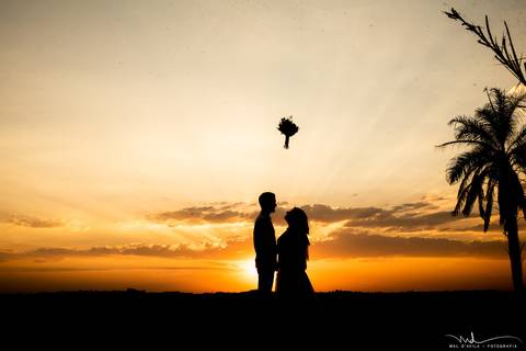 pre-wedding-igrejinha-giovanna-e-maico-arapua-silhueta'