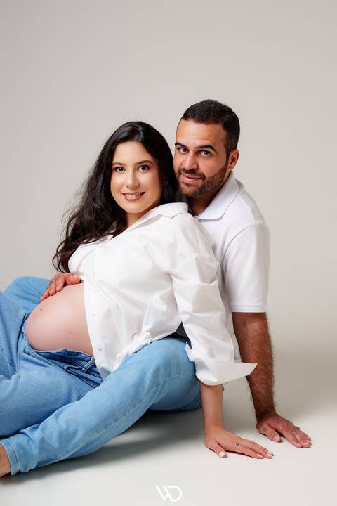 gestante com jeans e branco-geovana-waldavilafotografia-carmodoparanaiba-mg'
