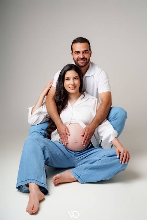gestante com jeans e branco-geovana-waldavilafotografia-carmodoparanaiba-mg'