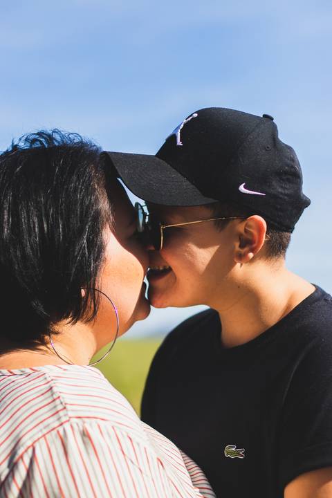 ensaio externo casal por do sol rural ufrrj pose para ensaio fotográfico'