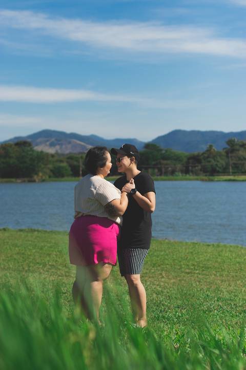 ensaio externo casal por do sol rural ufrrj pose para ensaio fotográfico'