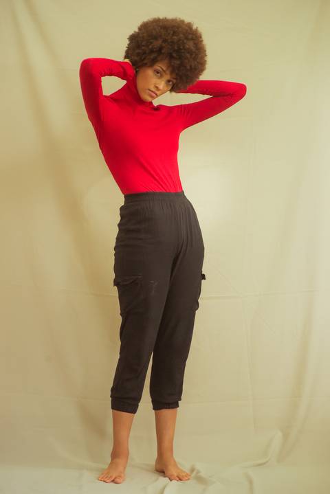 fundo fotográfico backdrop look anos 90 gola rolê como posar dicas de poses para ensaio fotográfico femininino cabelo cacheado lowpoo transição capilar blackpower caio fabio itaguai rj fotografo profissional '