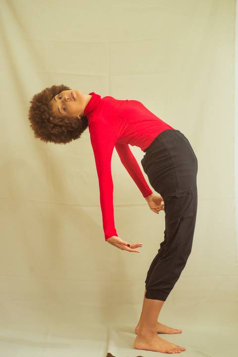 dicas de pose dica de look anos 90 como posar gola rolê caio fabio fotografo profissional itaguai rj ensaio fotografico feminino backdrop lowpoo transição capilar black power cabelo cacheado'