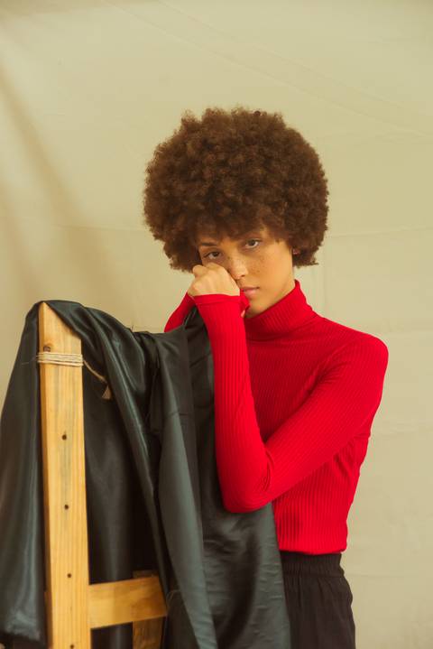itaguai RJ fotografo profissional caio fabio cabelo blackpower cacheado transição capilar lowpoo dica poses para ensaio fotográfico feminino dicas de looks anos 90 gola rolê fundo fotográfico tecido backdrop'