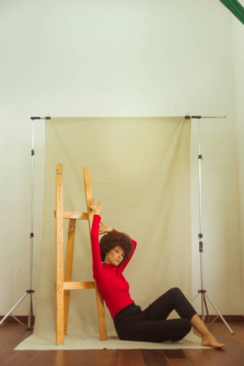 blusa gola rolê look anos 90 dica de poses para foto como posar para fotos profissionais fundo fotográfico tecido backdrop caio fabio itaguai rj transição capilar lowpoo cabelo cacheado blackpower'