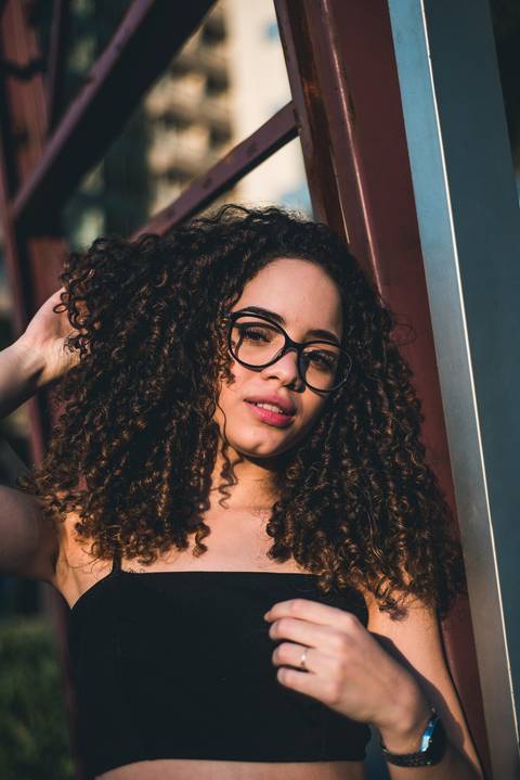 cabelo cacheado cachos lowpoo ensaio urbano feminino fotógrafo profissional itaguaí cidade prédios'