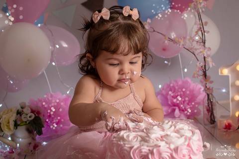 Ensaio Smash the cake - Heloísa. Comemorando seu primeiro aninho com muito carinho e alegria.'