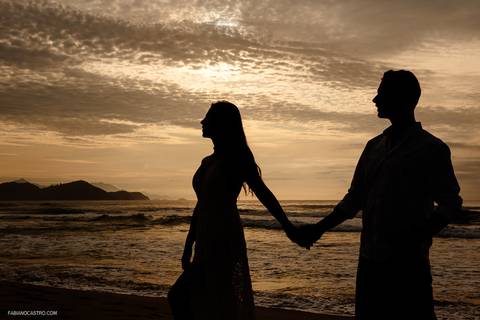 Ensaio Pré Casamento na praia em Ubatuba'