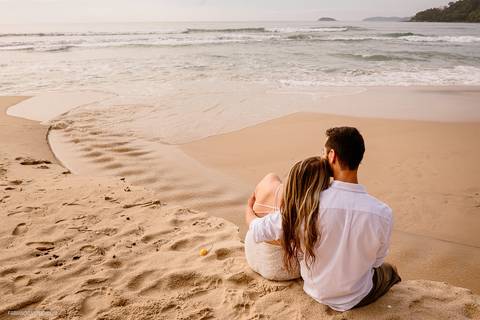 Ensaio Pré Casamento na praia em Ubatuba'