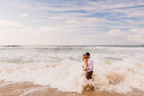 Ensaio Pré Casamento na praia em Ubatuba'