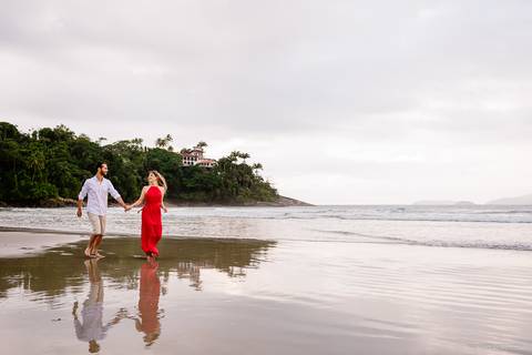 Ensaio Pré Wedding na praia em Ubatuba'