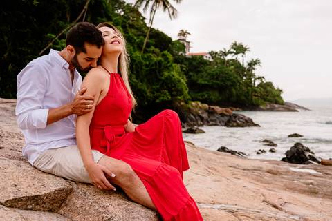 Ensaio Pré Casamento na praia em Ubatuba'