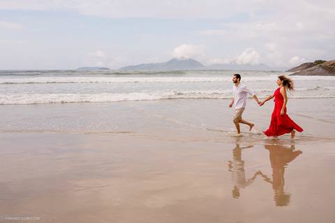 Ensaio Pré Wedding na praia em Ubatuba'
