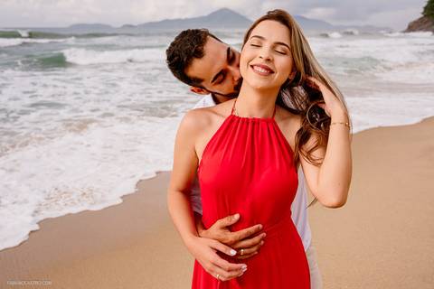 Ensaio Pré Casamento na praia em Ubatuba'
