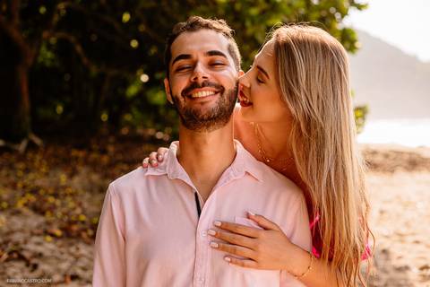 Ensaio Pré Casamento na praia em Ubatuba'