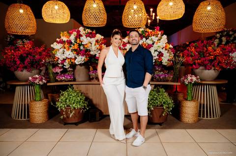 Lua Andrade e seu Marido Thiago Dias no salão de festas comemorando seus 30 anos.'