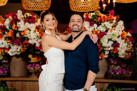 Lua Andrade e seu Marido Thiago Dias no salão de festas comemorando seus 30 anos.'