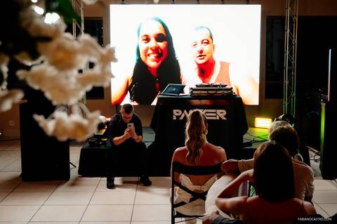 Homenagem da família para Lua Andrade durante celebração dos seus 30 anos.'